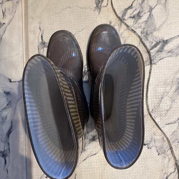 Burberry Mega Check☑️Smokey Grey Boots RARE & Beautiful! 🔥GUC 38 EU, 7.5-8🇺🇸 - Picture 9 of 13